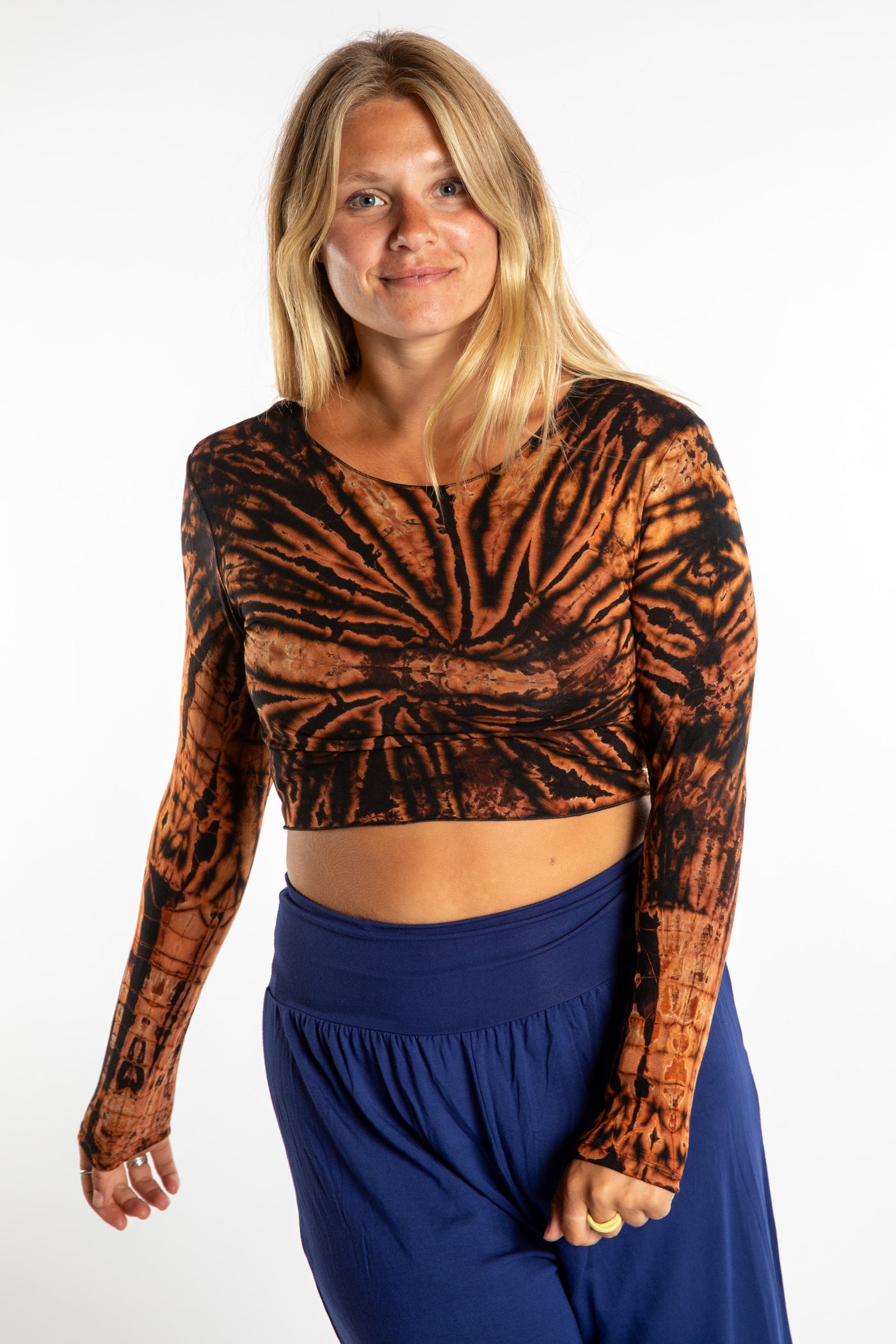 Sophie wearing a S/M orange tie dye long sleeve shirt in Black