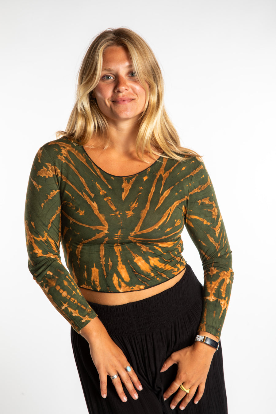 Sophie wearing a S/M tie dye long sleeve shirt in Green