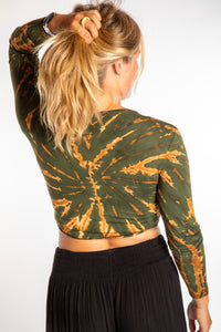 Sophie wearing a S/M tie dye long sleeve shirt in Green