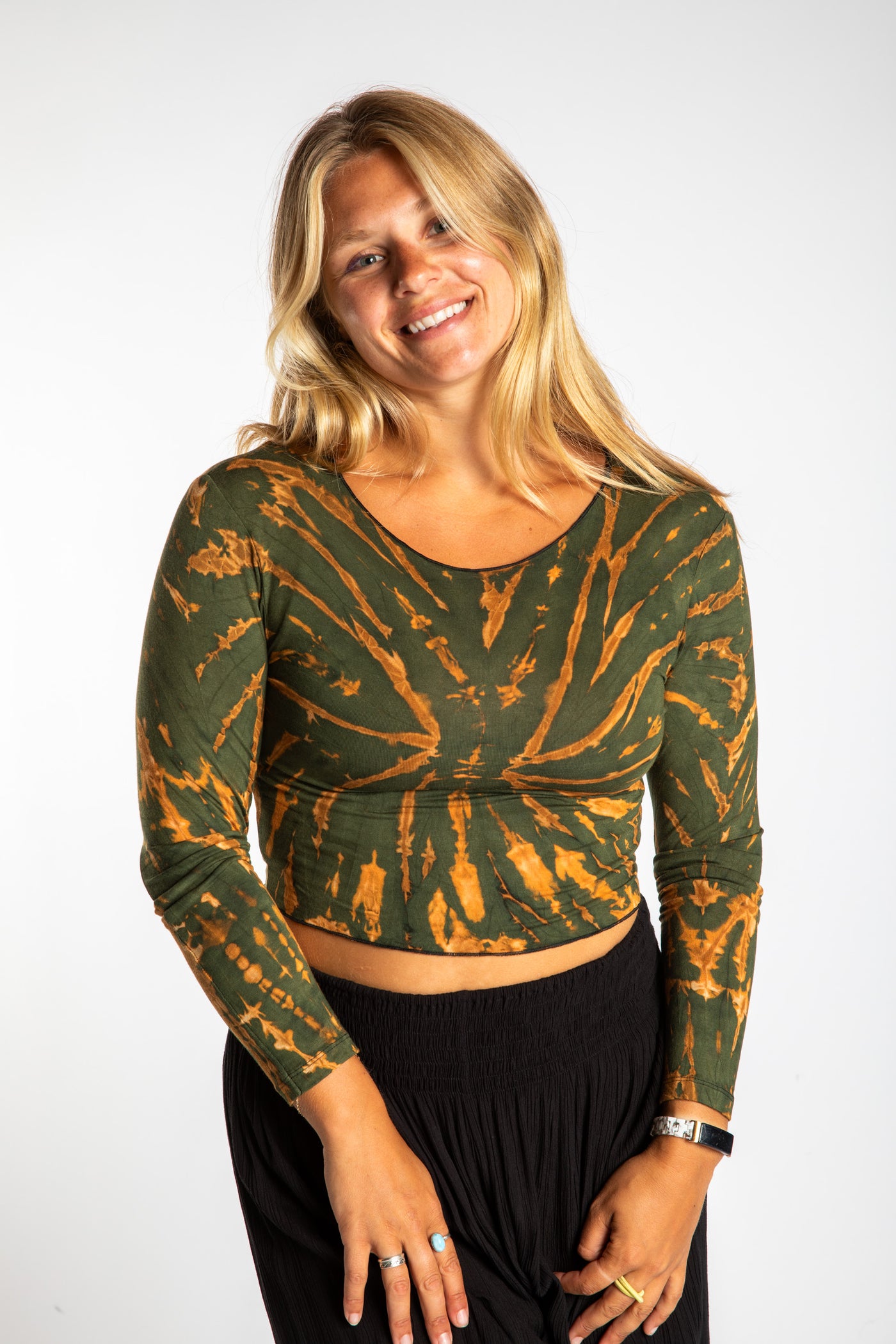 Sophie wearing a S/M tie dye long sleeve shirt in Green