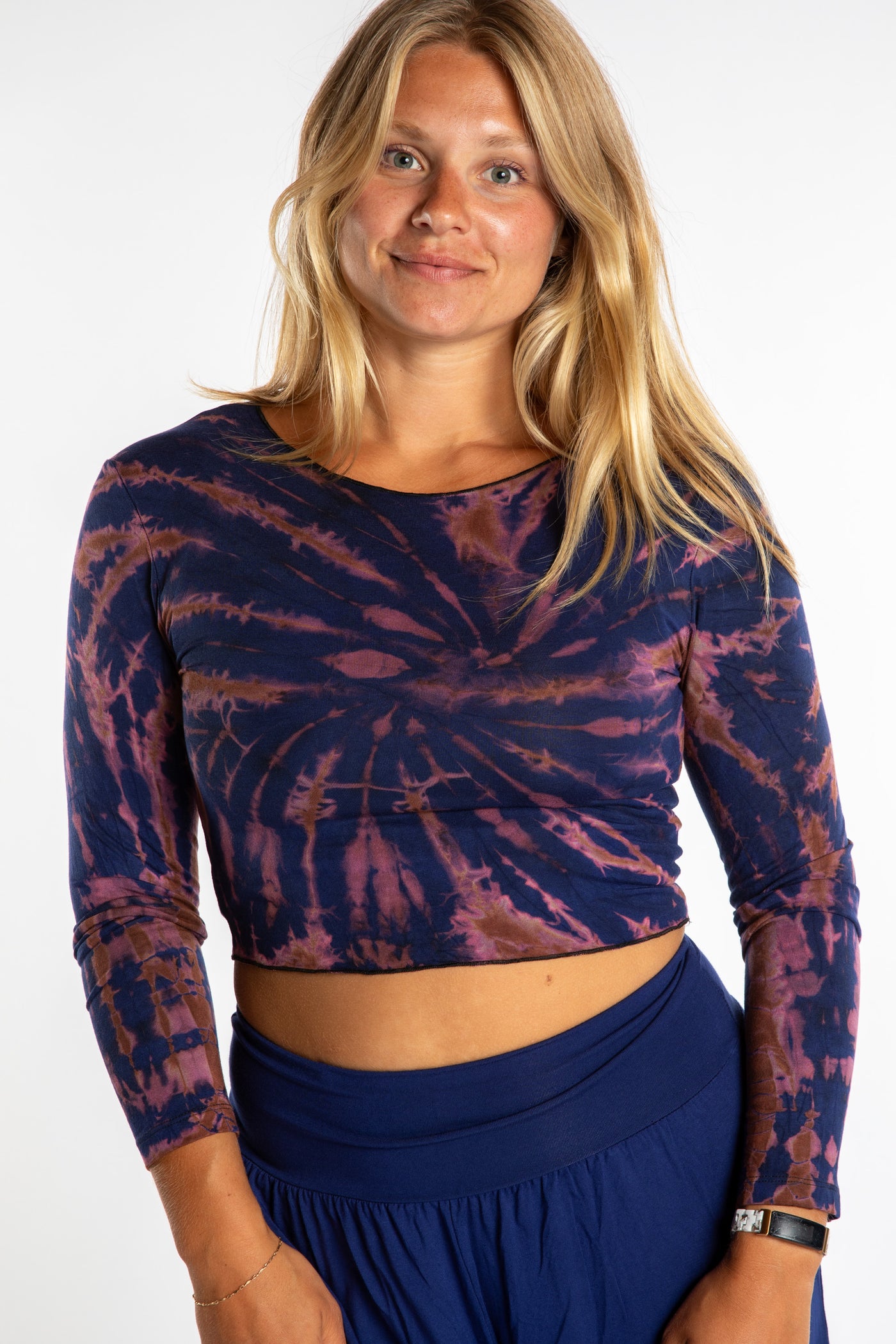 Sophie wearing a S/M tie dye long sleeve shirt in Navy