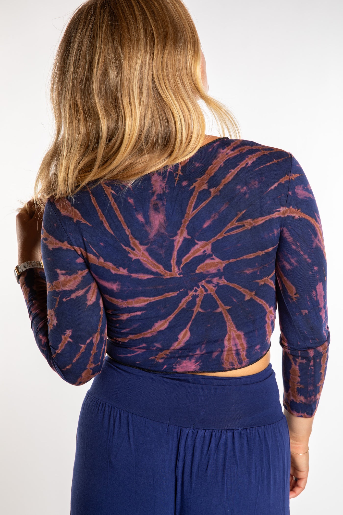 Sophie wearing a S/M tie dye long sleeve shirt in Navy