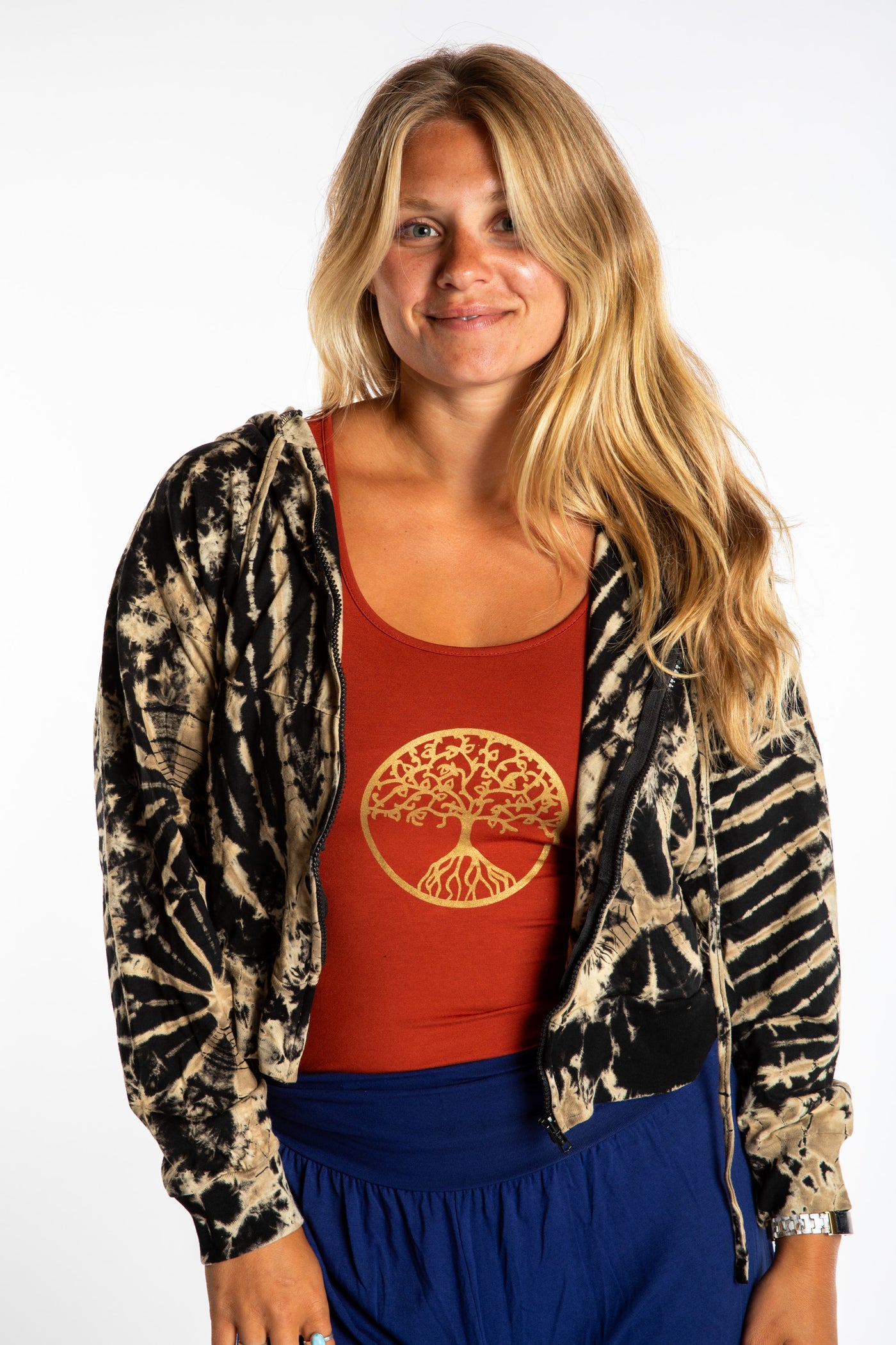 Sophie wearing a S/M black tie dye cropped hoodie in Black and White