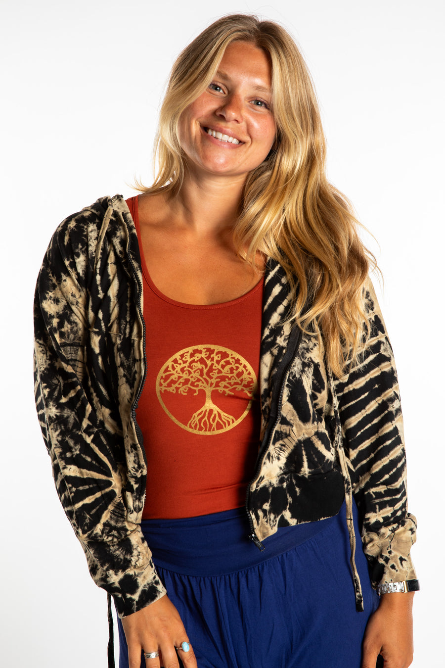 Sophie wearing a S/M black tie dye cropped hoodie in Black and White