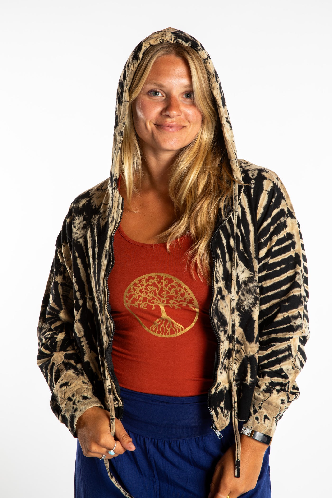 Sophie wearing a S/M black tie dye cropped hoodie in Black and White
