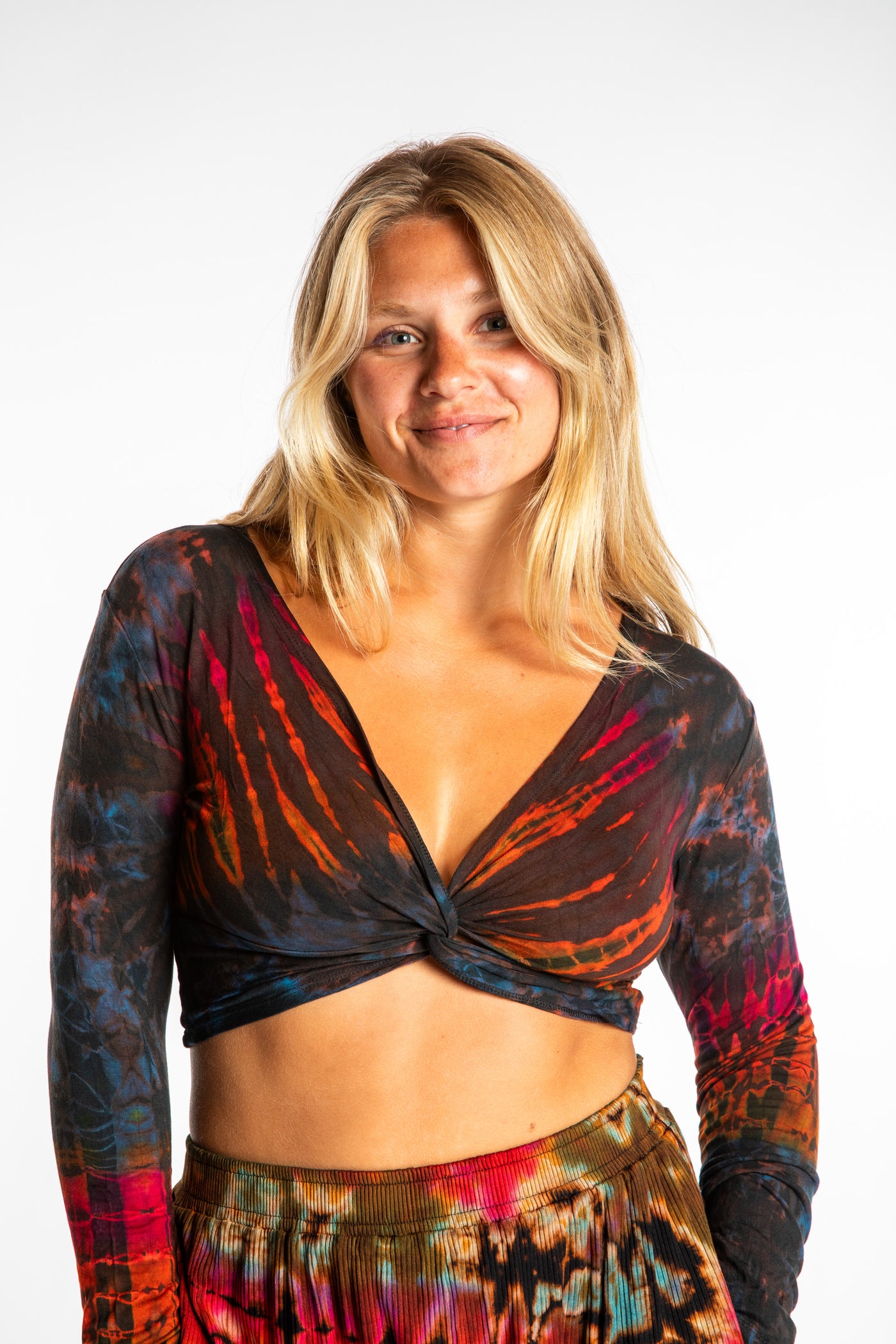 Sophie is wearing a S/M orange tie dye crop top in Brown