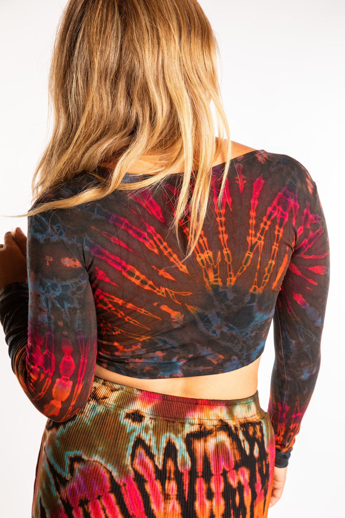 Sophie is wearing a S/M orange tie dye crop top in Brown