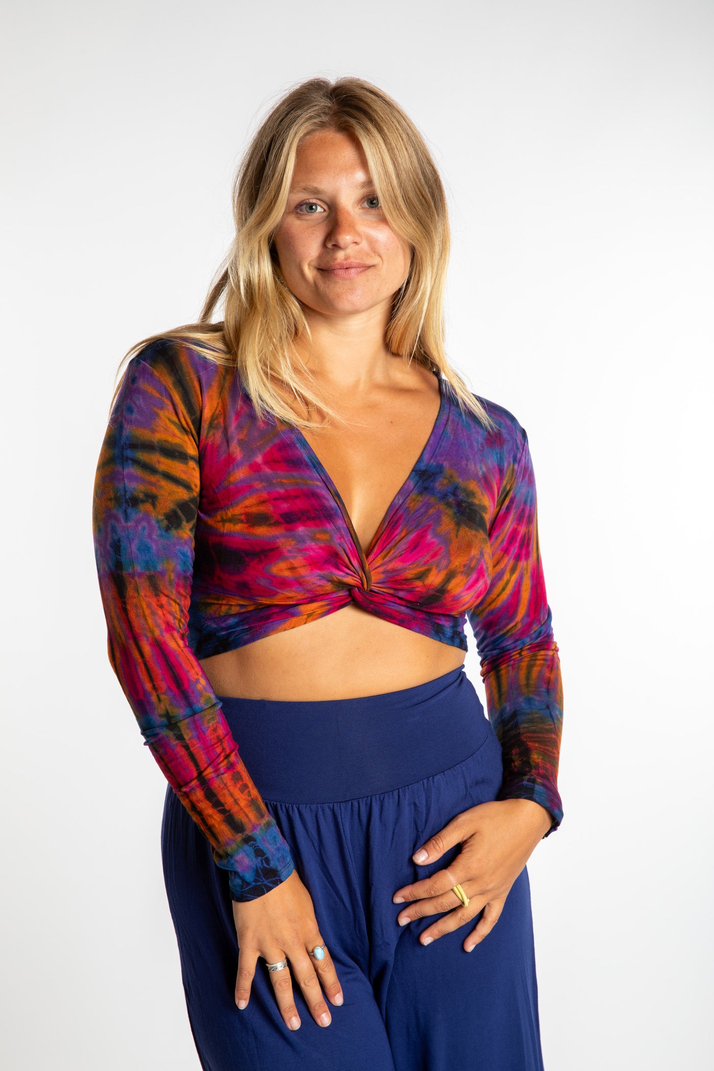 Sophie is wearing a S/M purple tie dye crop top in Purple