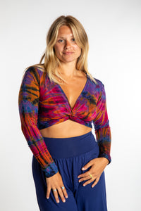 Sophie is wearing a S/M purple tie dye crop top in Purple