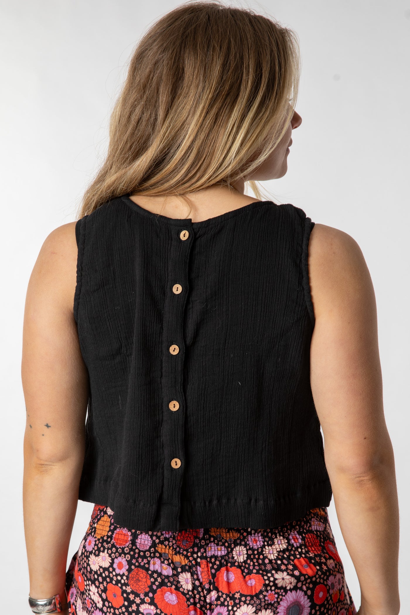 Sophie is wearing size S cotton tank top in black
