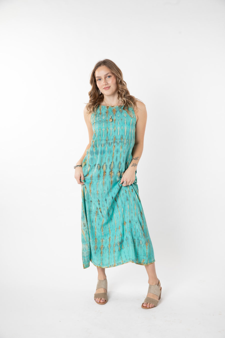 Jacalyn is wearing size S/M tie dye dress in turquoise