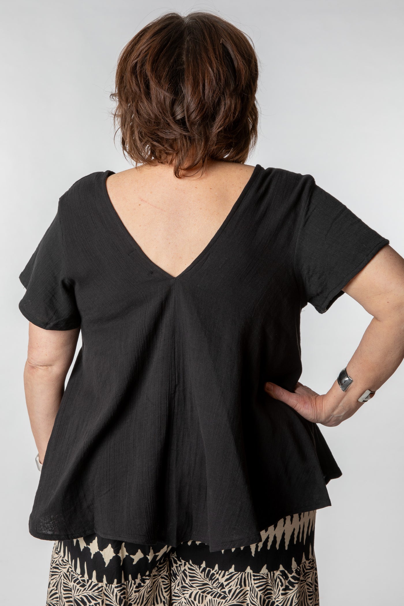 Betty is wearing a cotton top in black