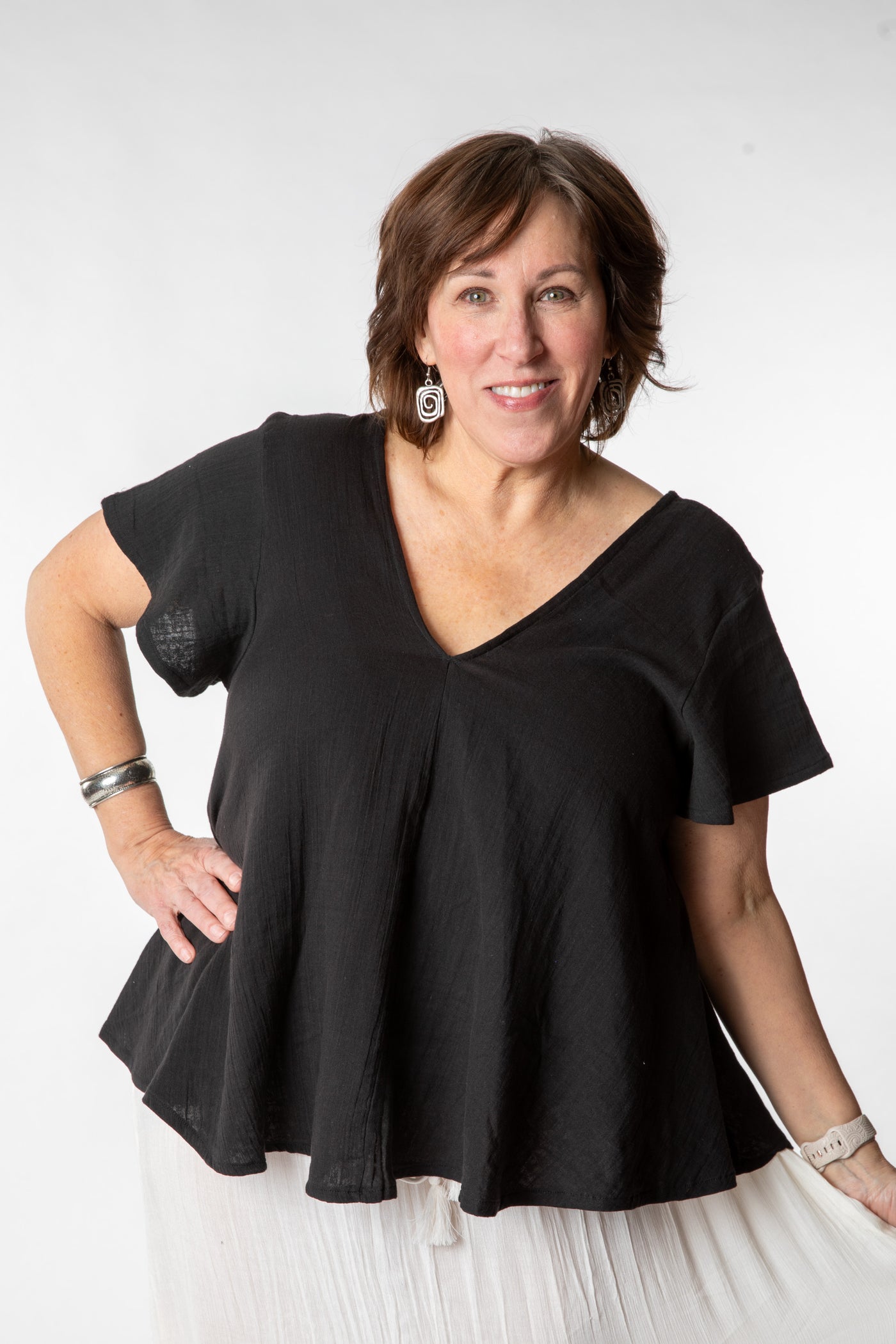 Betty is wearing a cotton top in black
