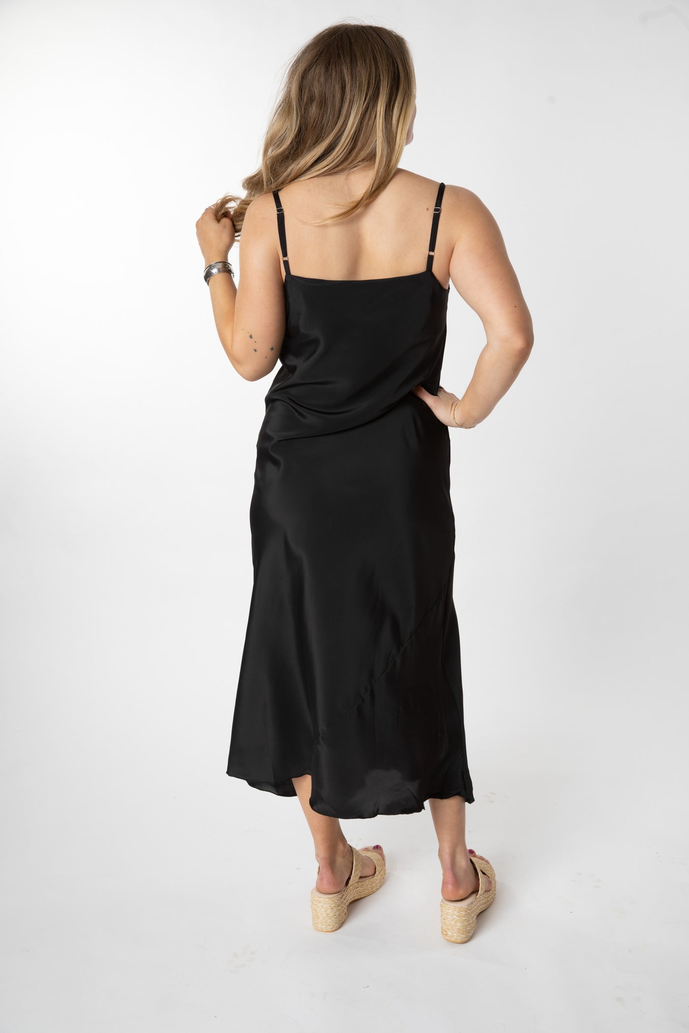 Sophie is wearing a size S/M maxi dress in black
