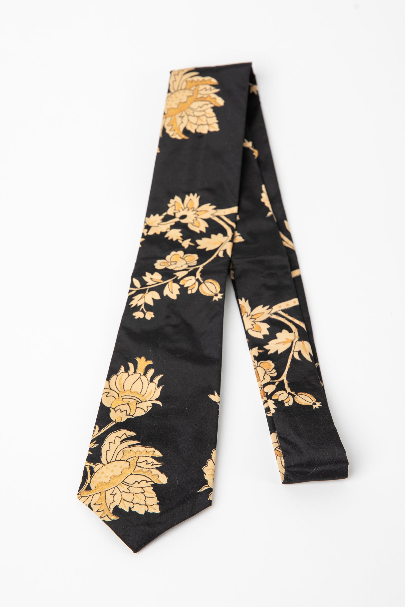 Mens silky floral tie in black wildflowers