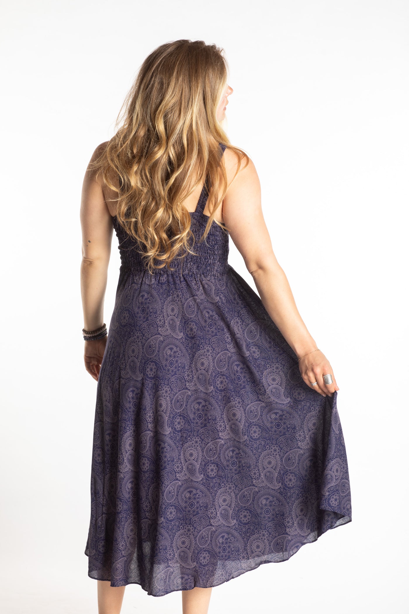 Sophie is wearing a S/M boho dress in Navy