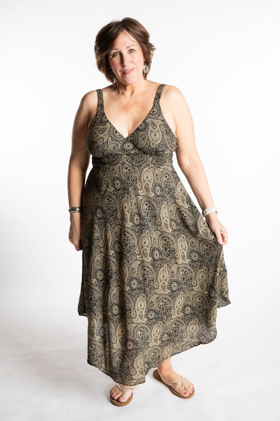 Betty is wearing a L/XL boho dress in Printed Black
