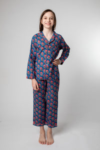Violet is wearing size 8/9 pajama set in navy blooms