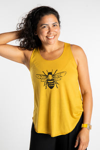 Teciane is wearing size S/M tank top in Bee Kind