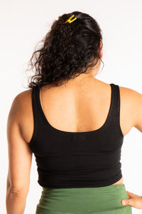 Teciane is wearing size M/L tank top in Black