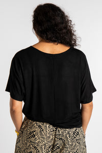 Teciane is wearing size S/M top in black