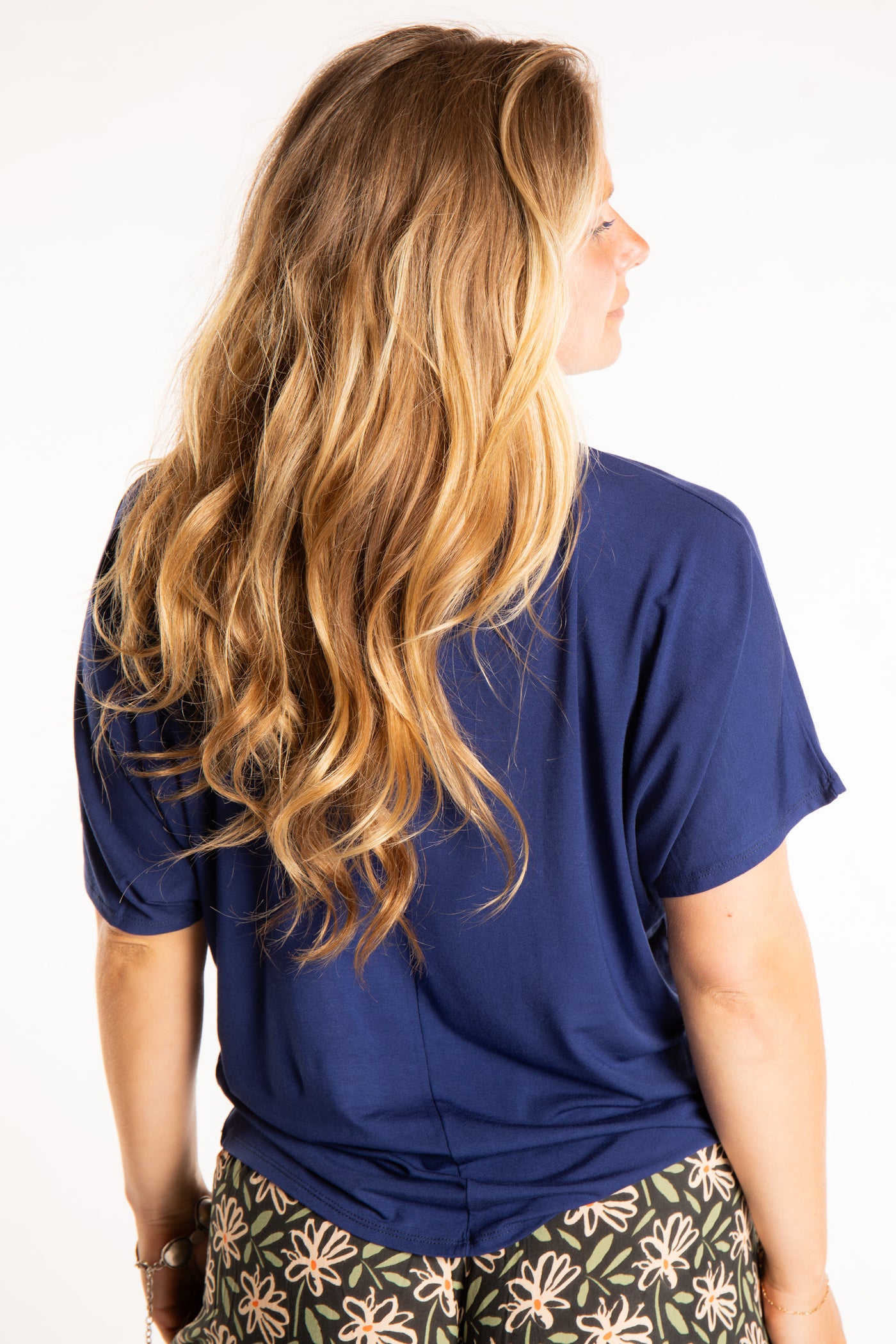 Sophie is wearing size S/M top in Navy