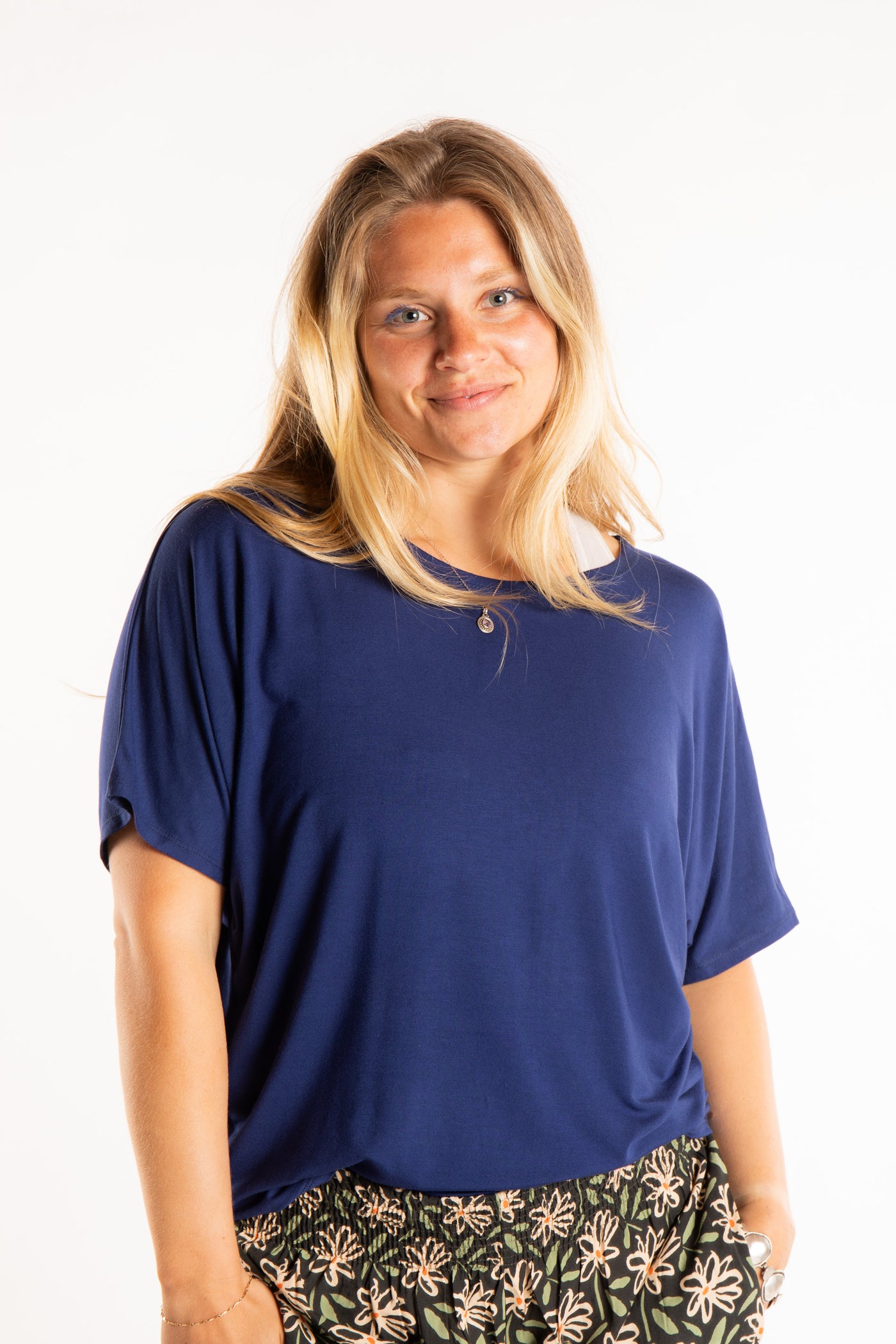 Sophie is wearing size S/M top in Navy