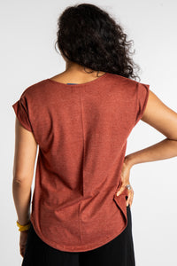 Teciane is wearing size S/M Casual Basic Tee in Terracotta Heather