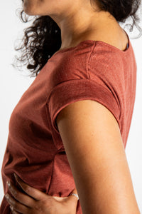 Teciane is wearing size S/M Casual Basic Tee in Terracotta Heather