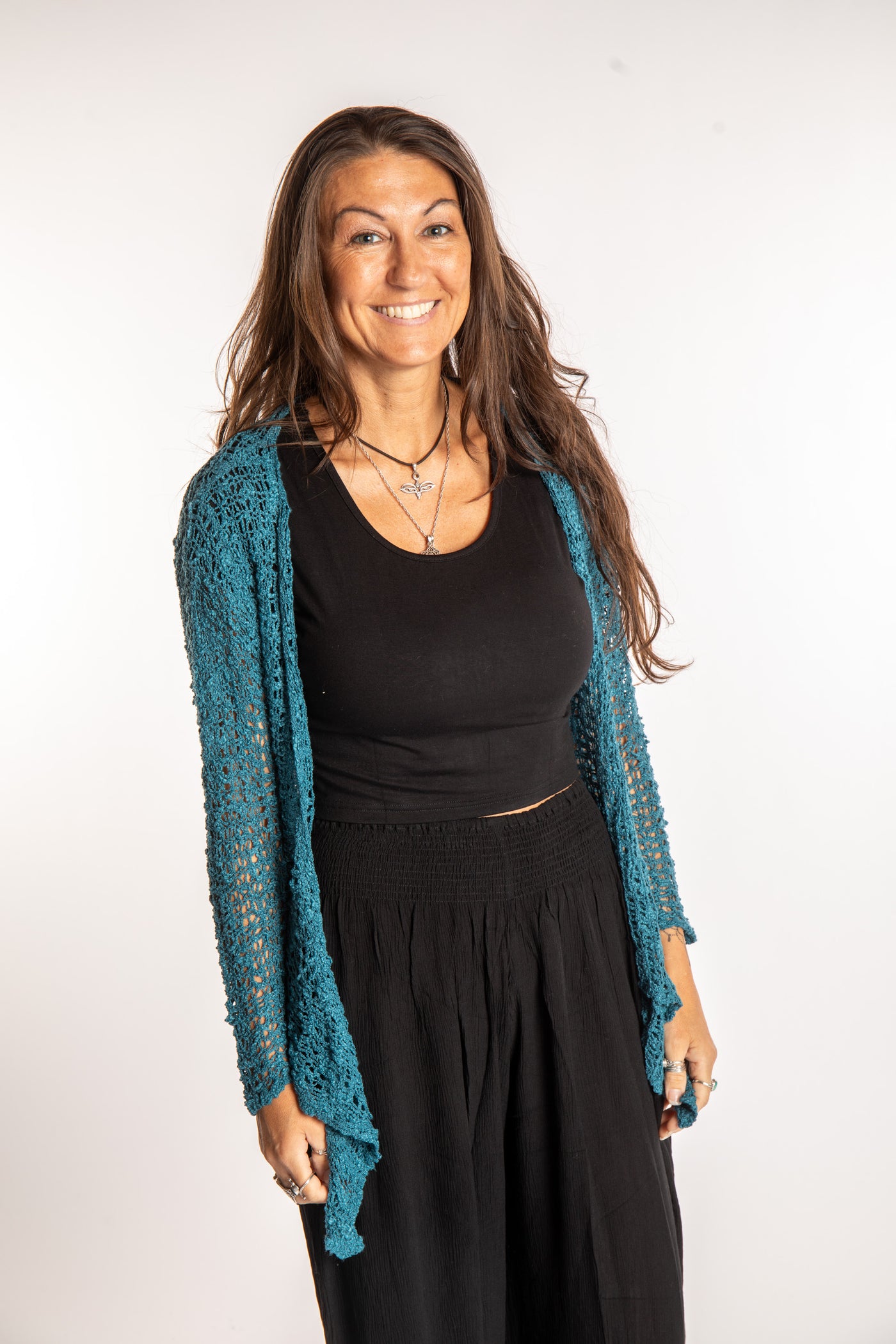 Jen is wearing the Teal loose knit cardigan