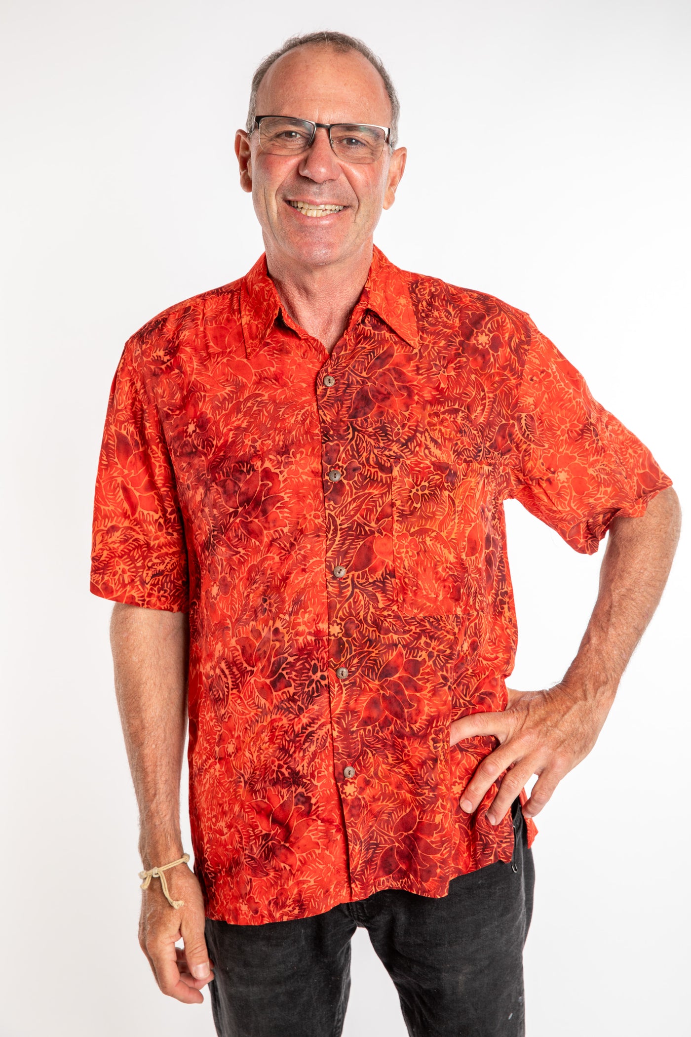 Ross wearing a M red floral batik shirt in Persimmon