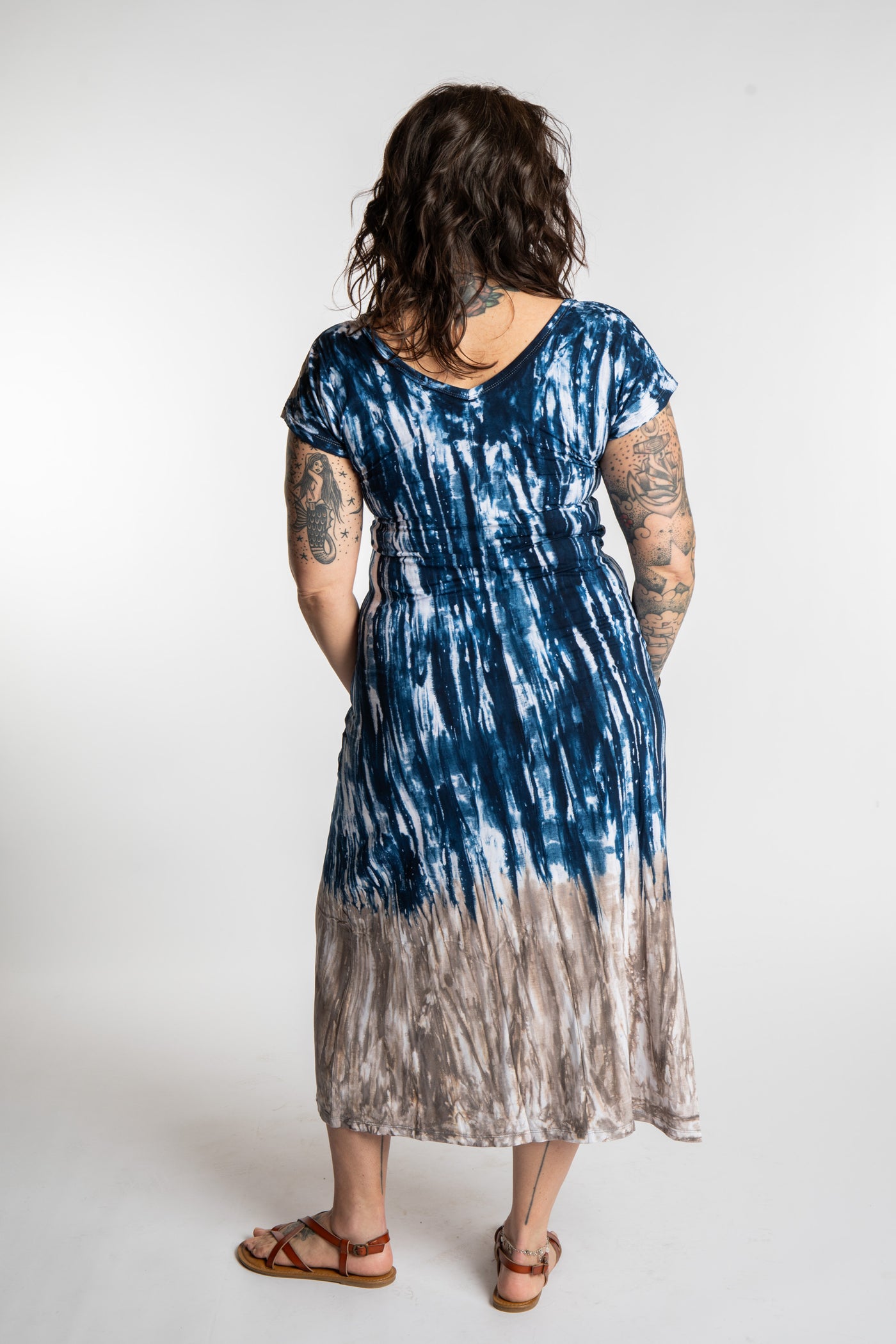 Morgan is wearing the Indigo Tara Tie Dye Maxi Dress in size M