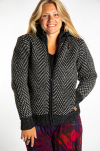 Sophie is wearing the S Charcoal checkered wool and fleece jacket