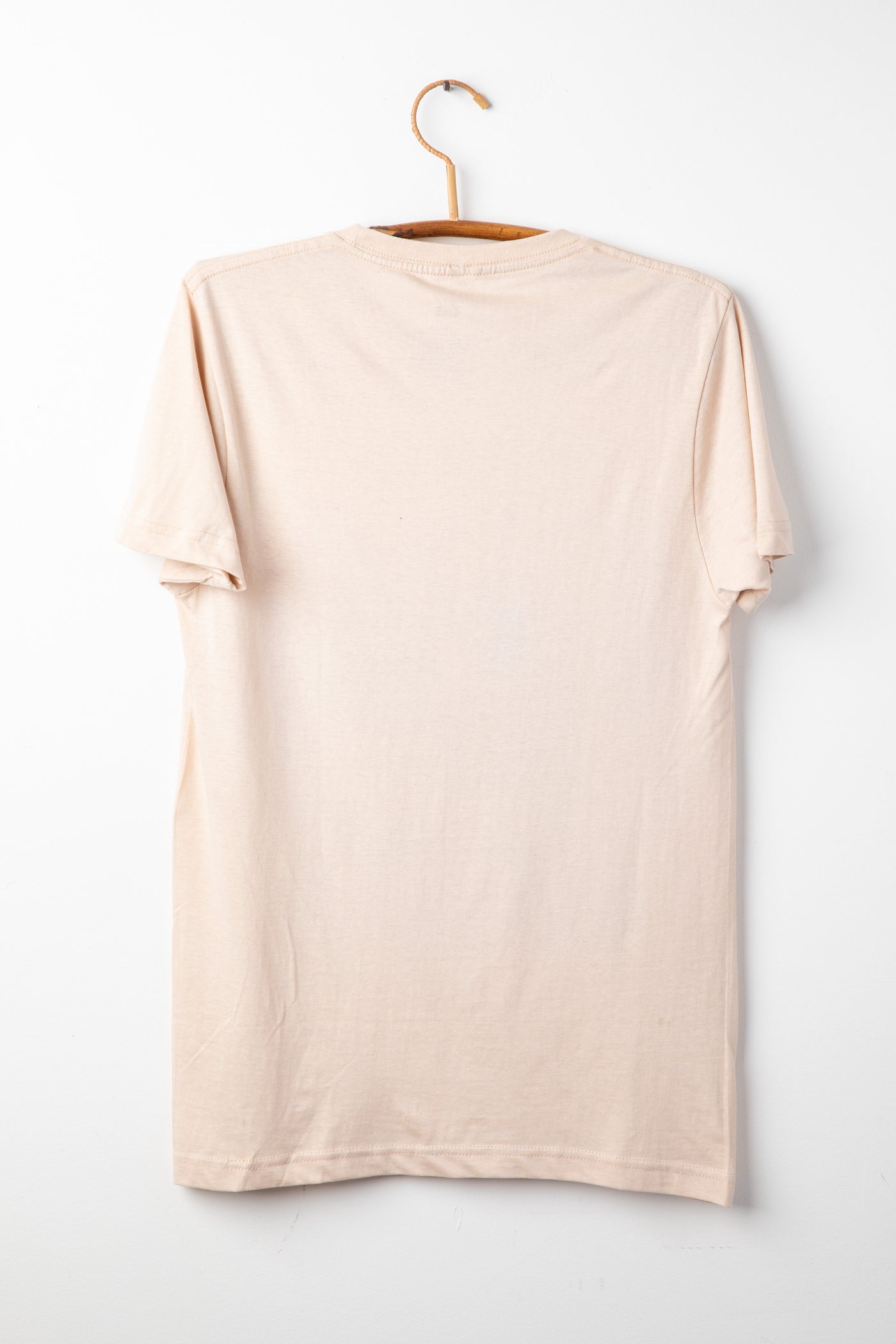 Beige t-shirt with Grateful Dead, Steal Your Face graphic.