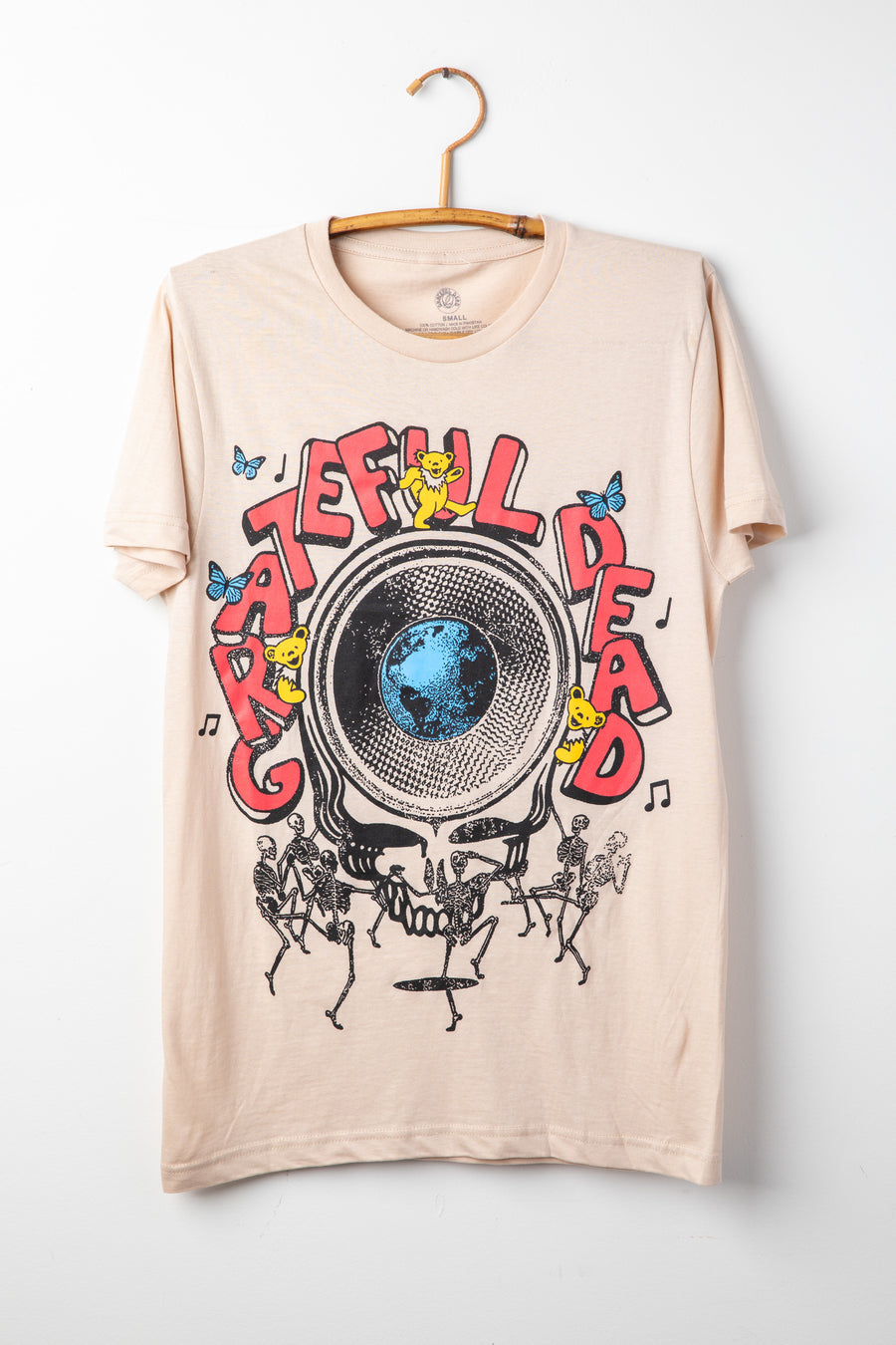 Beige t-shirt with Grateful Dead, Steal Your Face graphic.