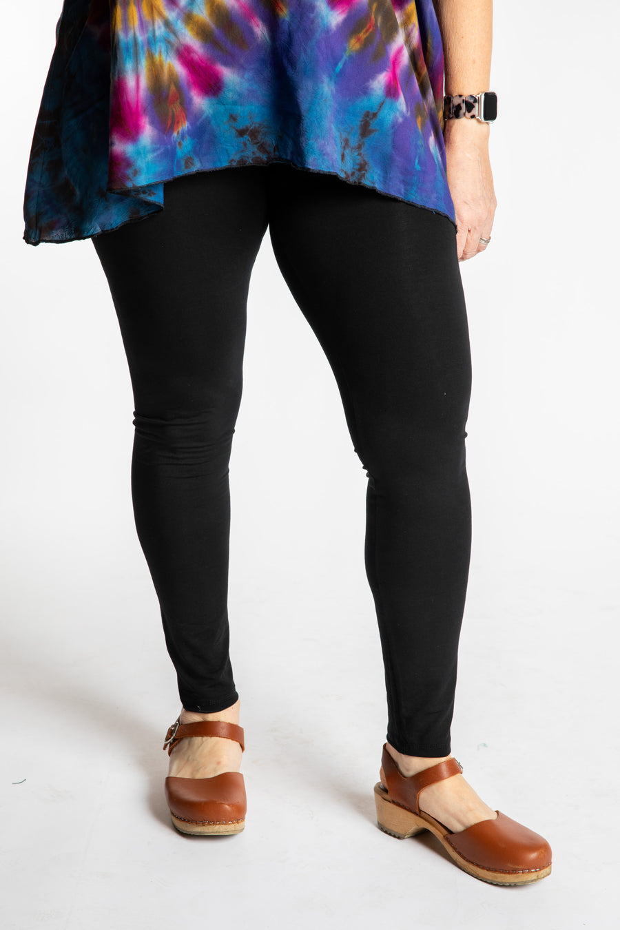 Betty is wearing the M/L Solid Black Leggings