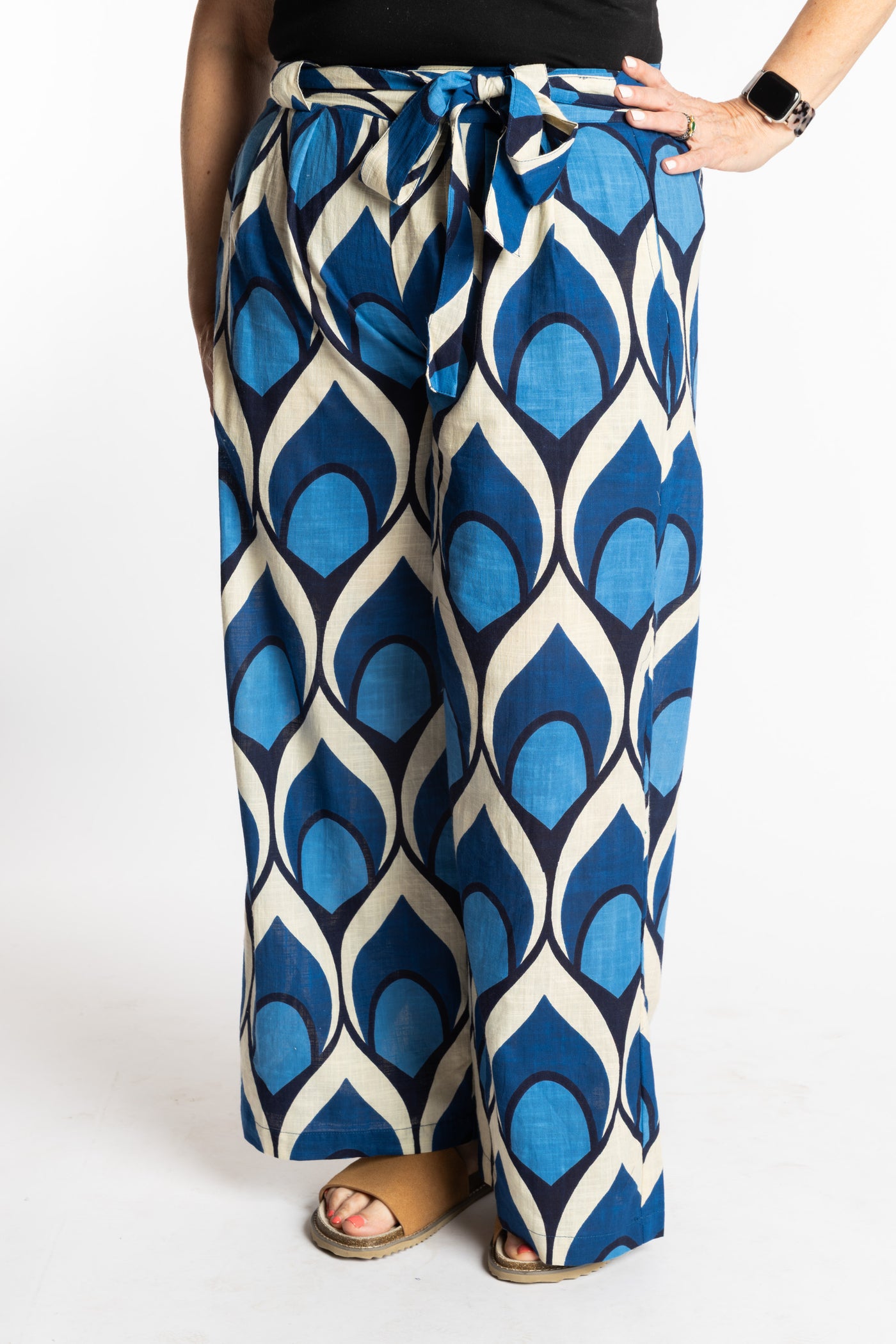 Betty is wearing the L/XL blue leaf Wide Leg Boho Cotton Pants