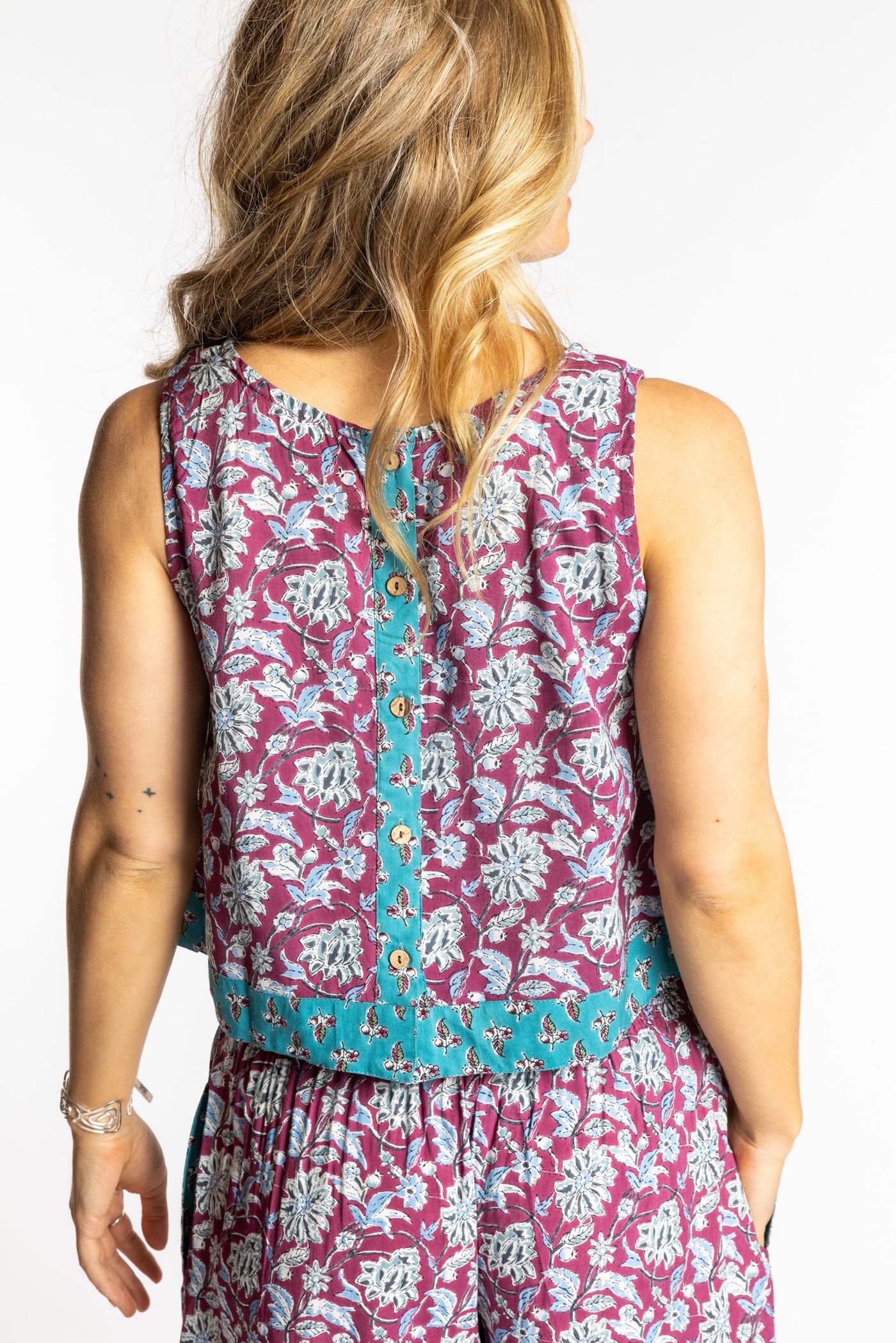 Sophie wearing size S/M Sahana Contrast Hem Sleeveless Top in Burgundy floral print flowy boho sleeveless top