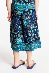 Louisa age 7 wearing Penny Lane Contrast Hem Kids Pants in navy floral print, size Small