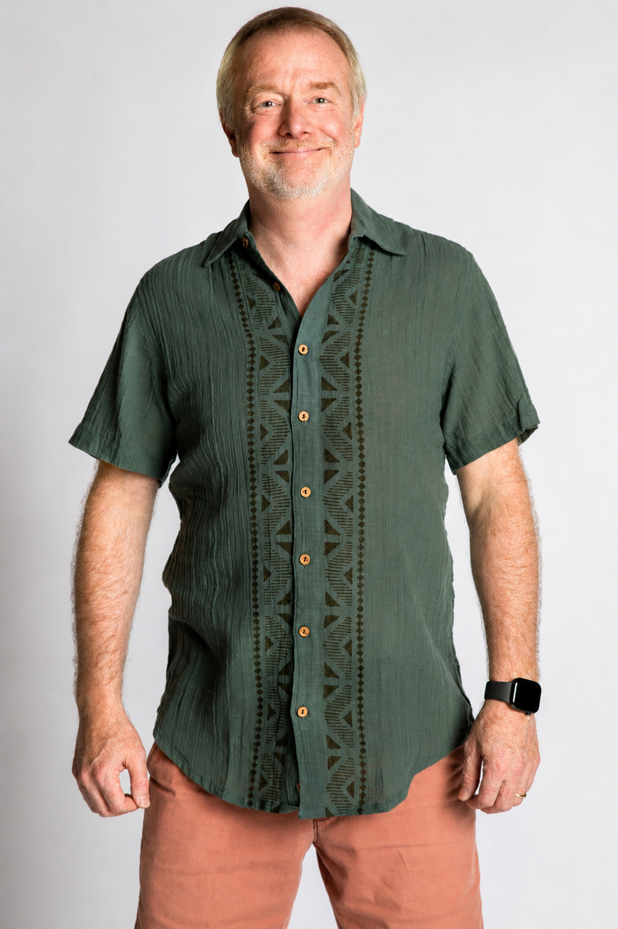 Chris, 5'7", wearing the Chandani Cotton Button Up in moss green, size M