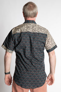 Chris, 5'7", is wearing the Field Fusion Button Up in black floral print, size M