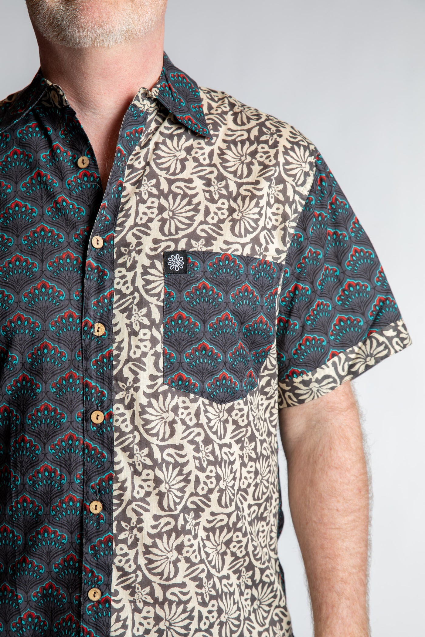 Chris, 5'7", is wearing the Field Fusion Button Up in black floral print, size M