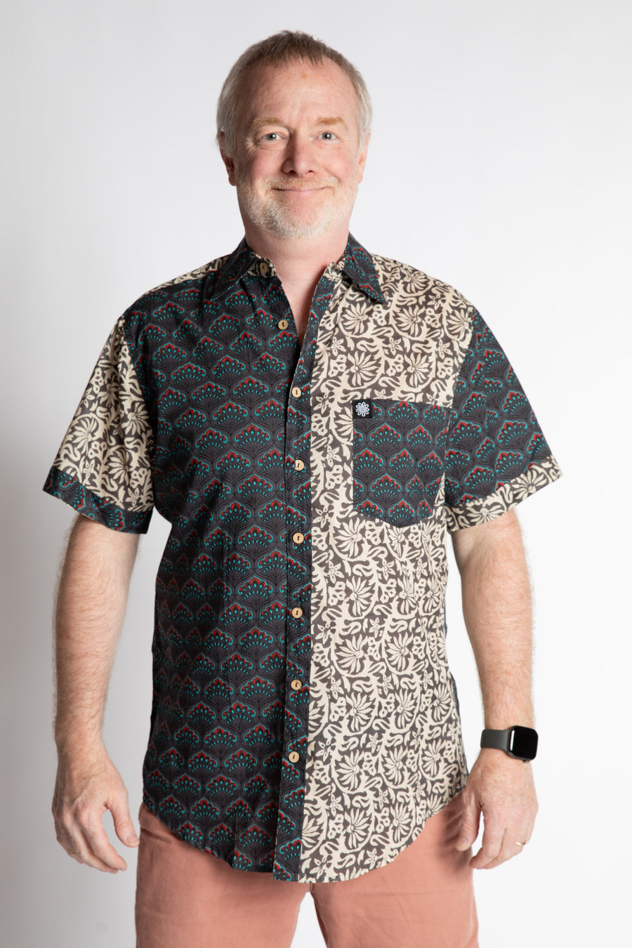 Chris, 5'7", is wearing the Field Fusion Button Up in black floral print, size M