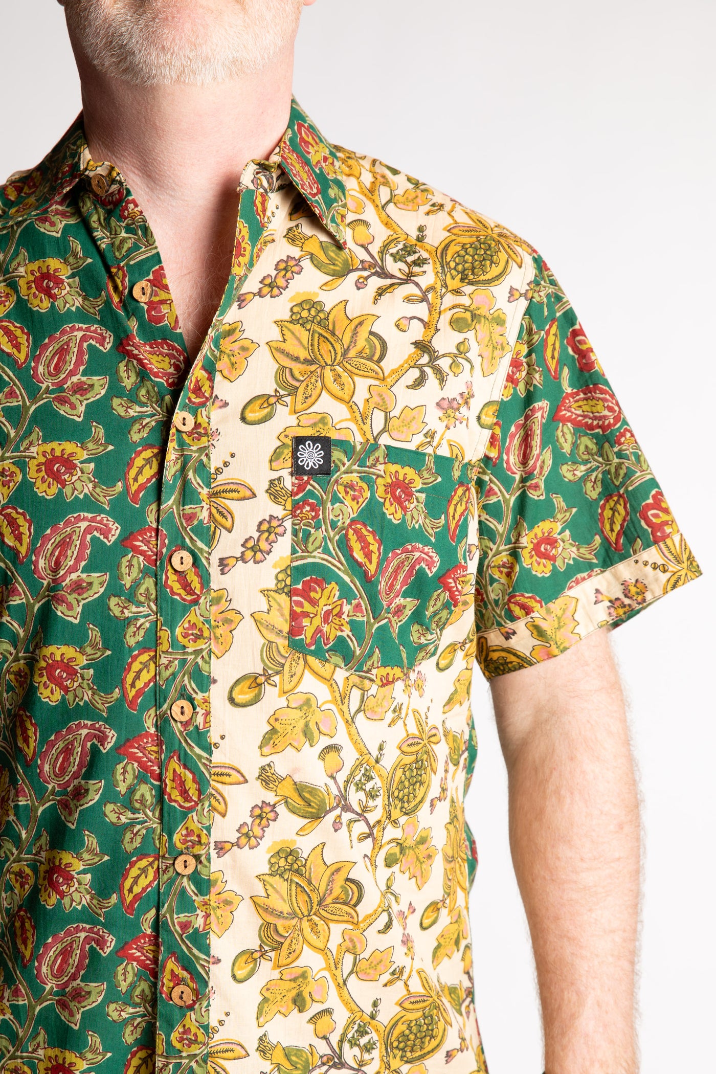 Chris, 5'7", is wearing the Field Fusion Button Up in forest green floral print, size M