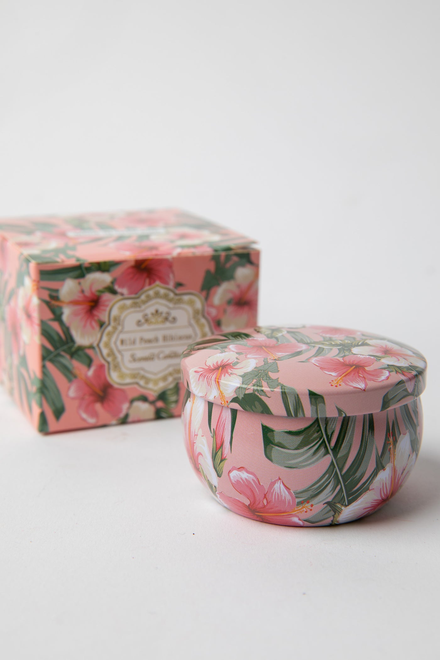 Mandala Travel Tin Candle in scent Wild Peach Hibiscus