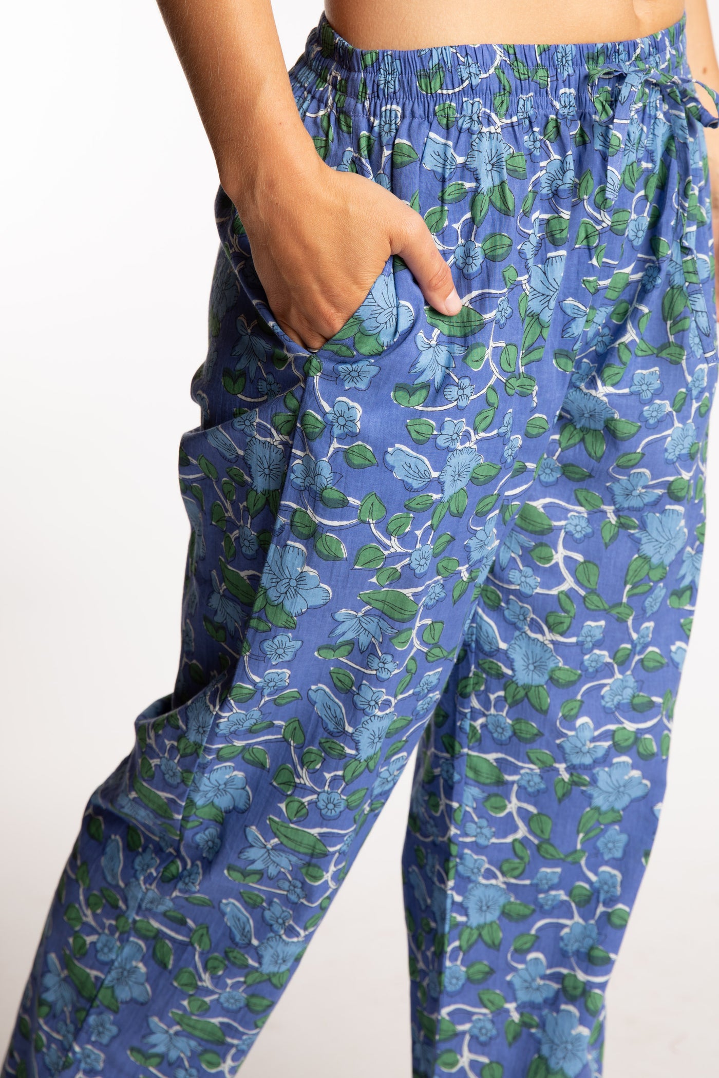 Sophie is wearing the Blue Blooms Jaipur Printed Pajama Set in S/M
