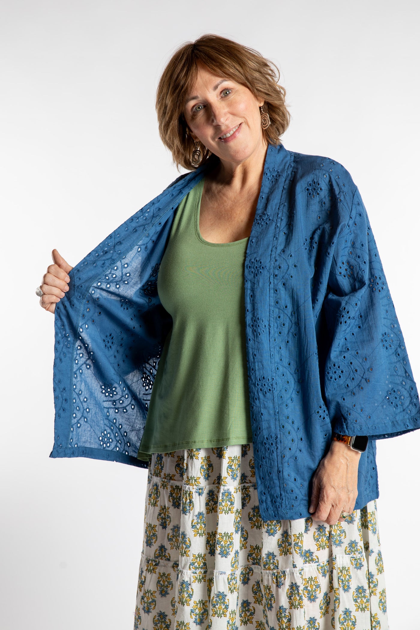 Betty is wearing the one size Anandi cardigan in Blue