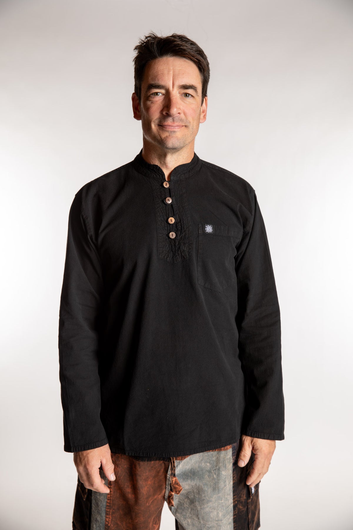 Topher is wearing the Large Arun Band Collar Cotton Shirt in Black