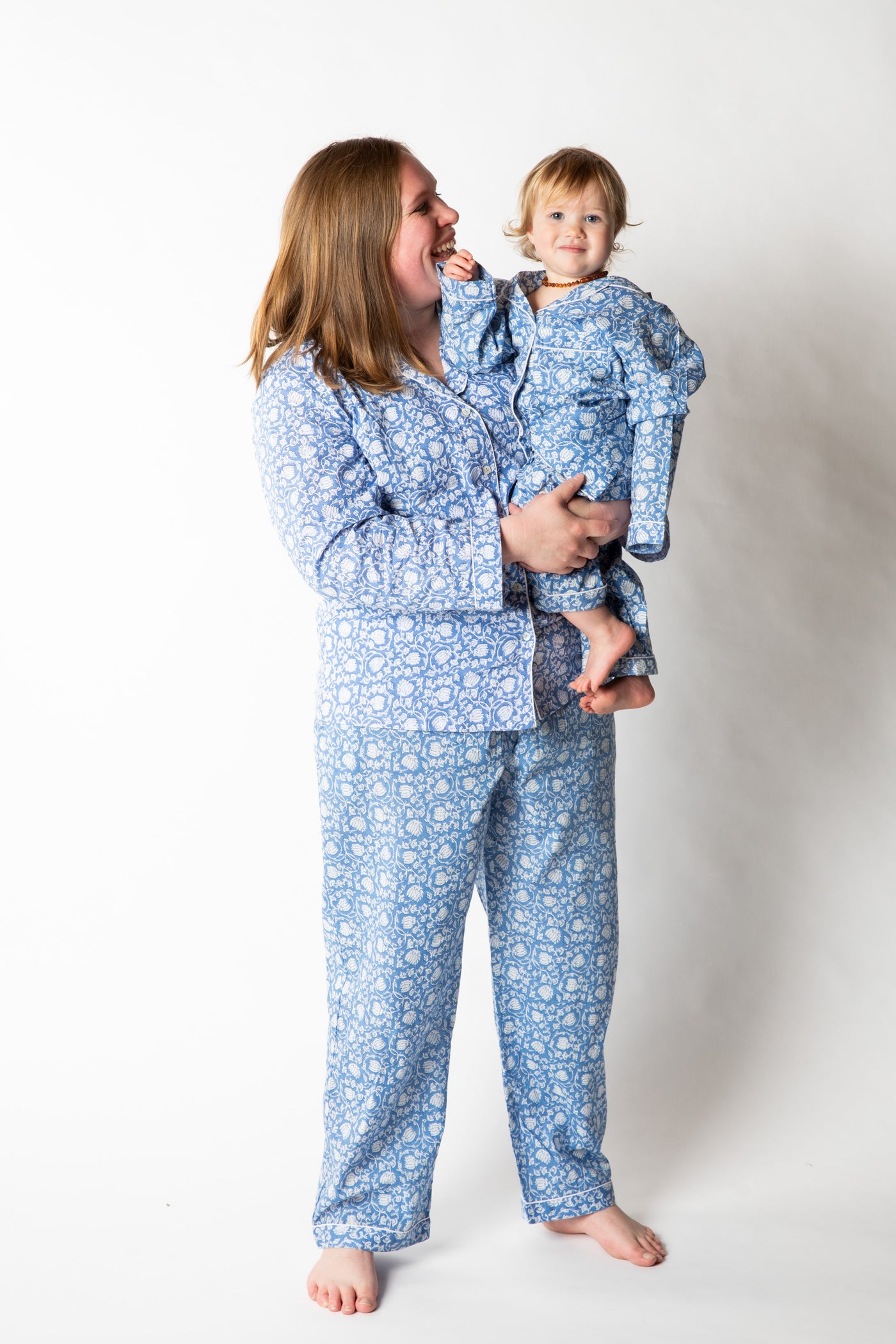 Olivia is wearing size XL pajama set in blue poppies