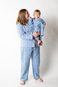 Olivia is wearing size XL pajama set in blue poppies